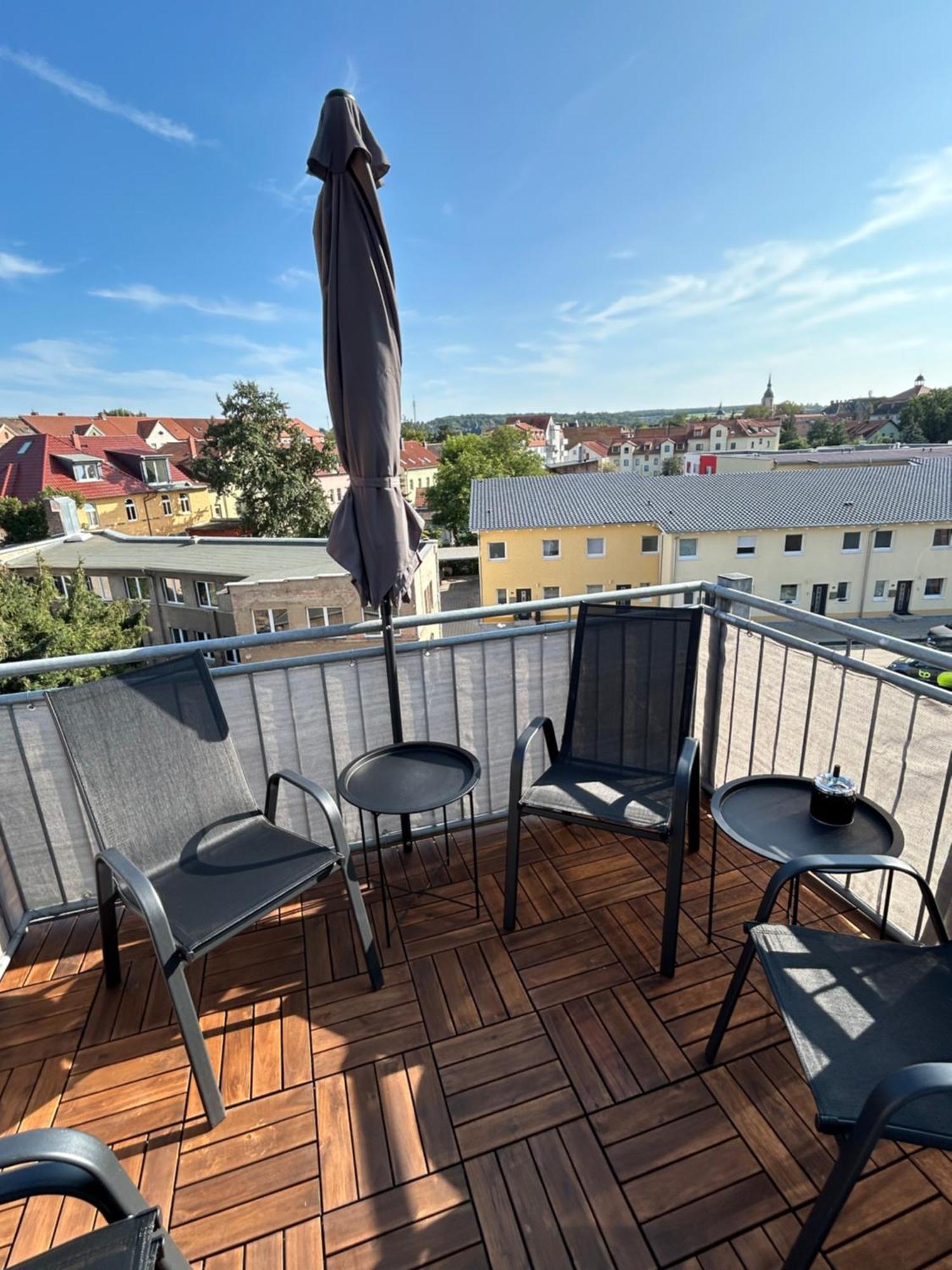 Schoene Neue 4 Zimmer Wohnung Mit Sued-Balkon Bis 8 Personen Наумбург Экстерьер фото