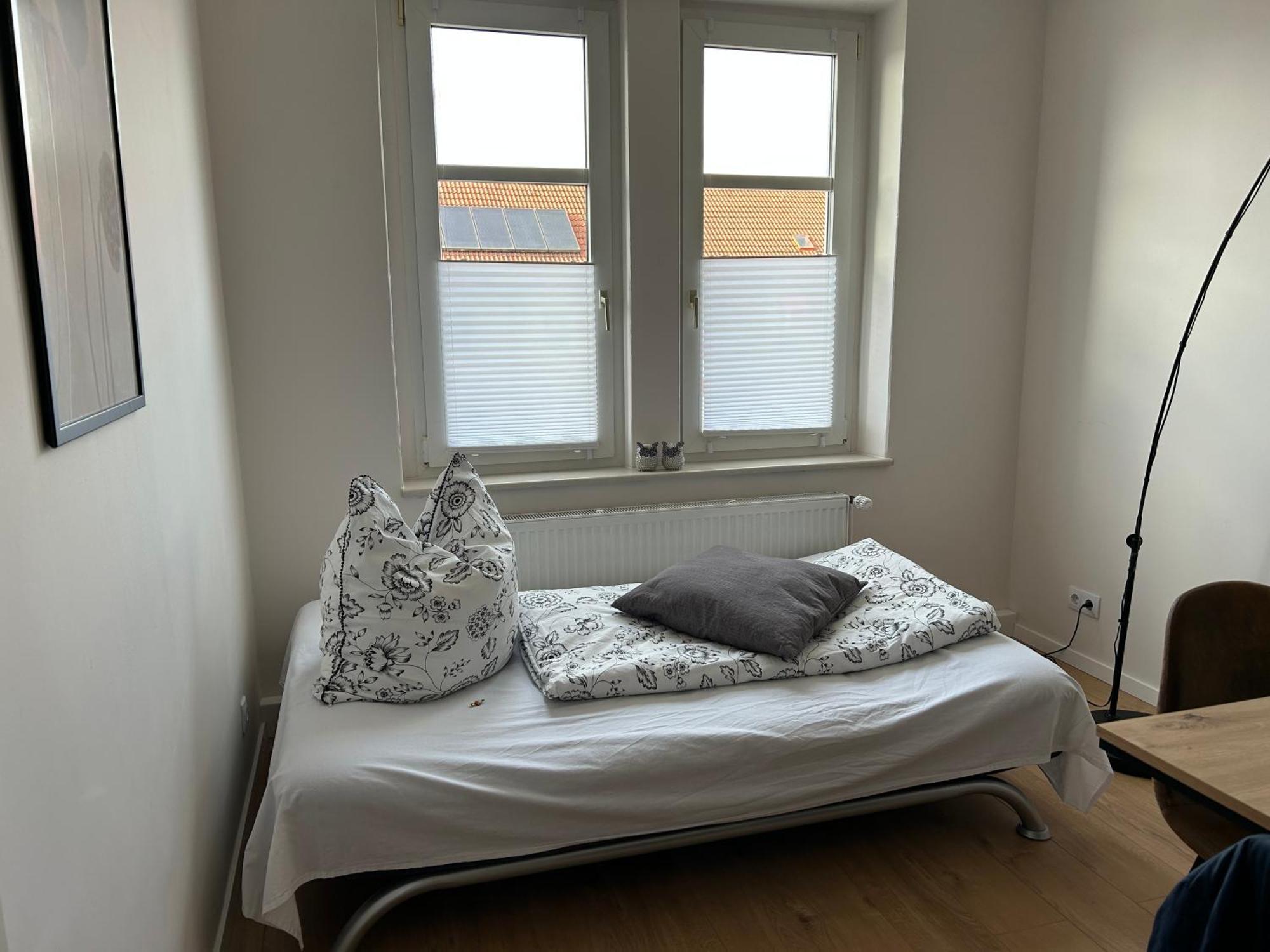 Schoene Neue 4 Zimmer Wohnung Mit Sued-Balkon Bis 8 Personen Наумбург Экстерьер фото